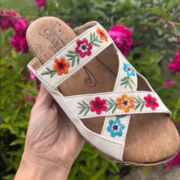 Handmade ethnic leather sandals - Picture 2 of 8